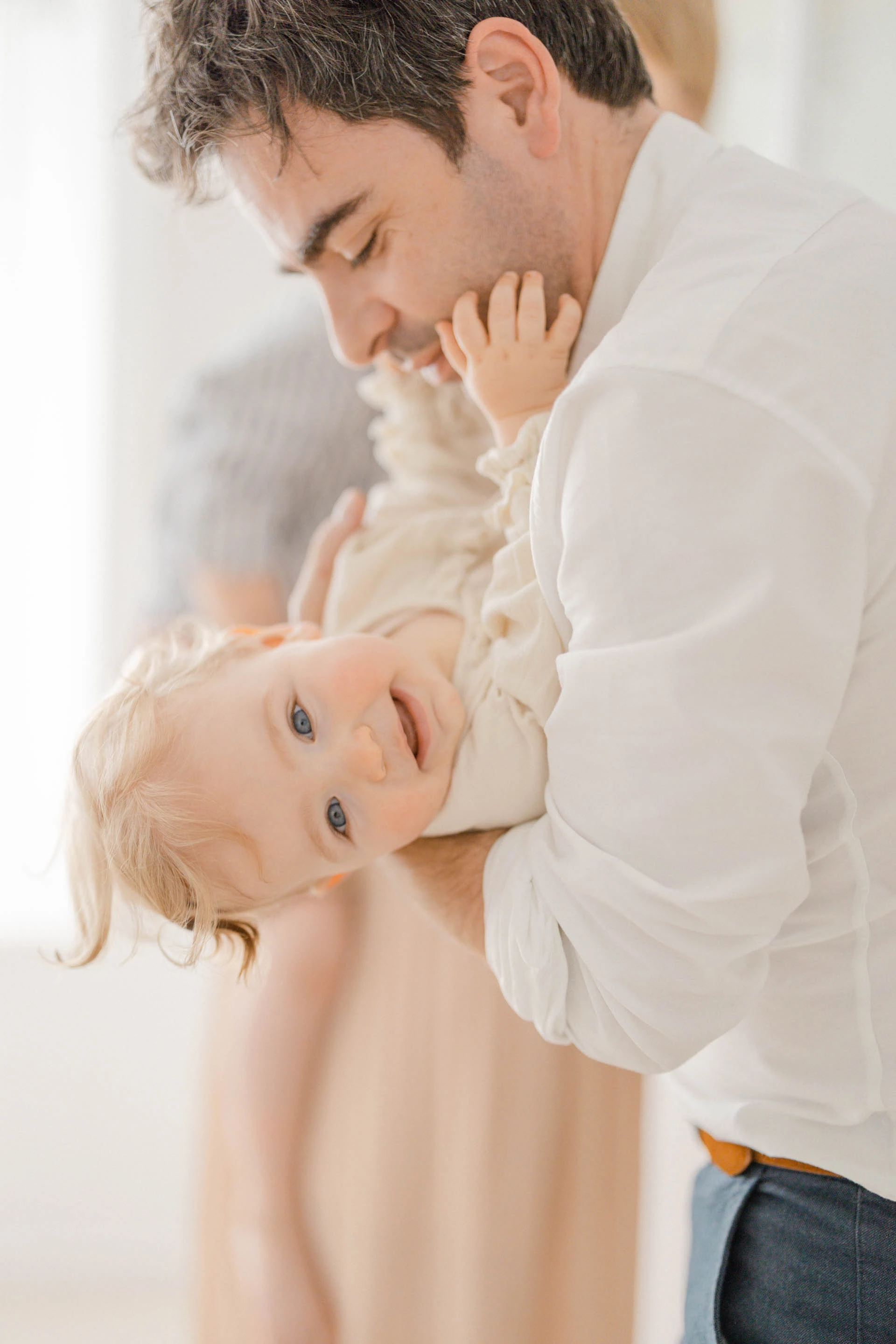 bonheur enfant amour geste famille